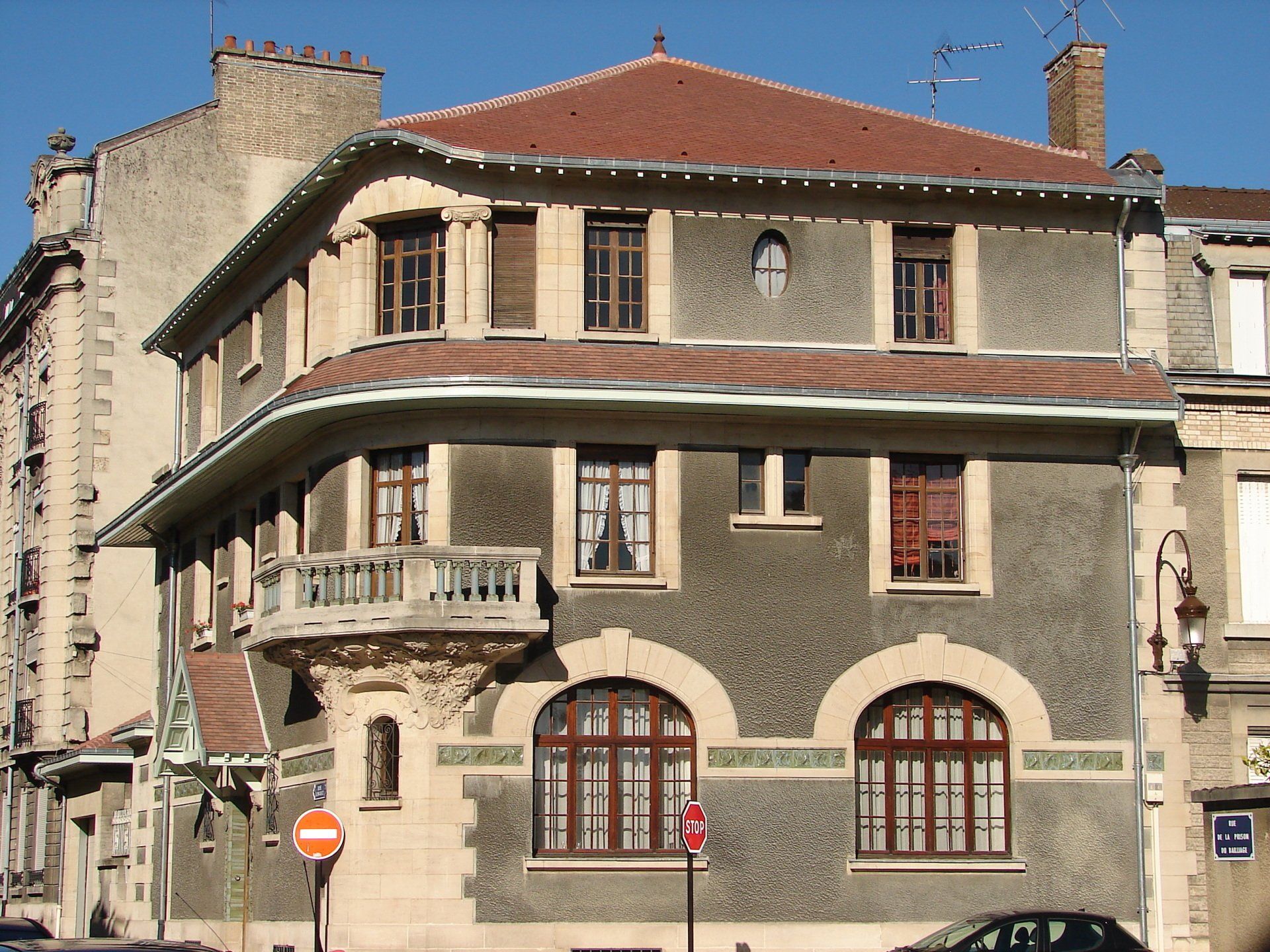 Maison toiture tuile