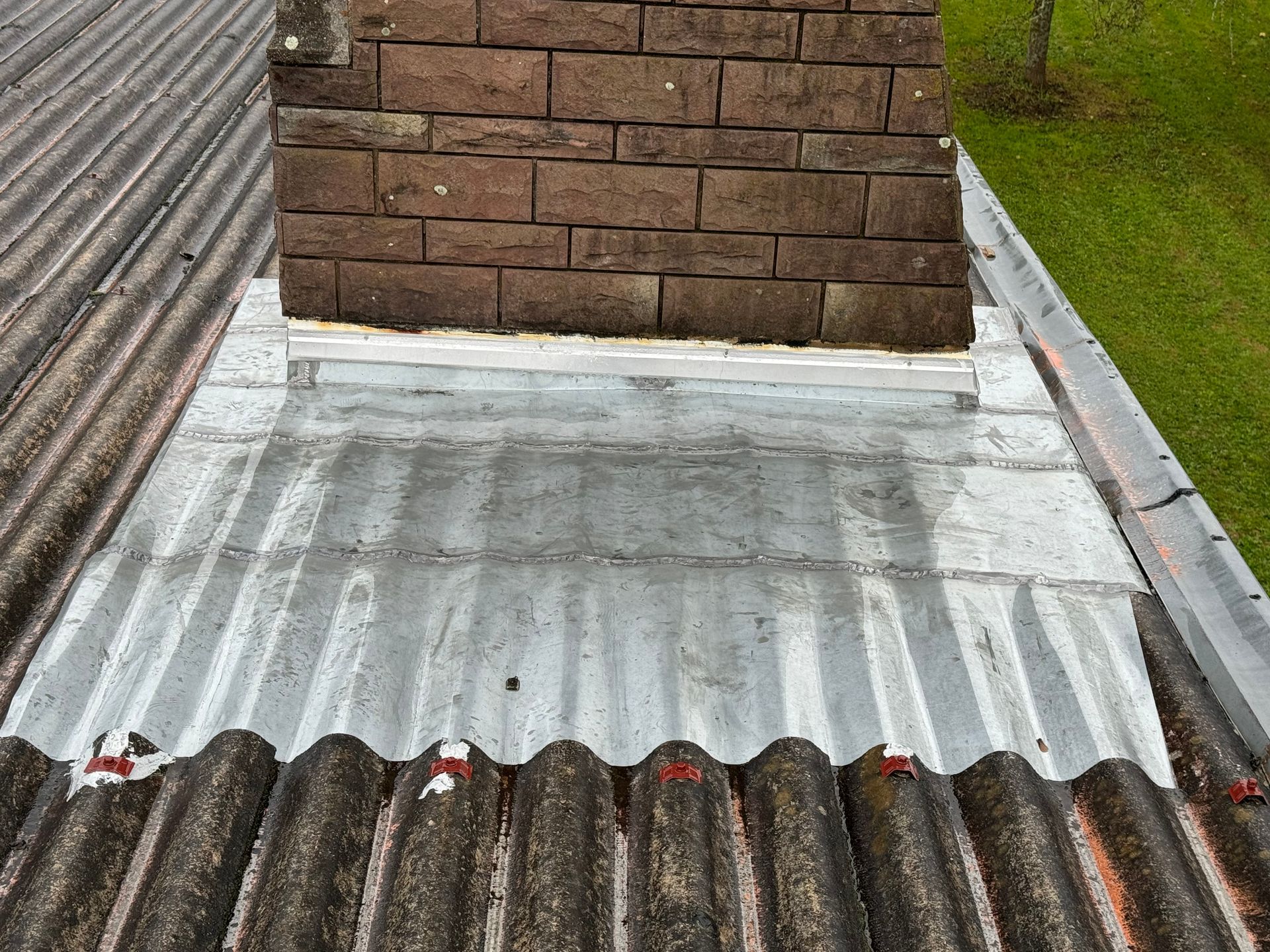 Gros plan sur la zinguerie