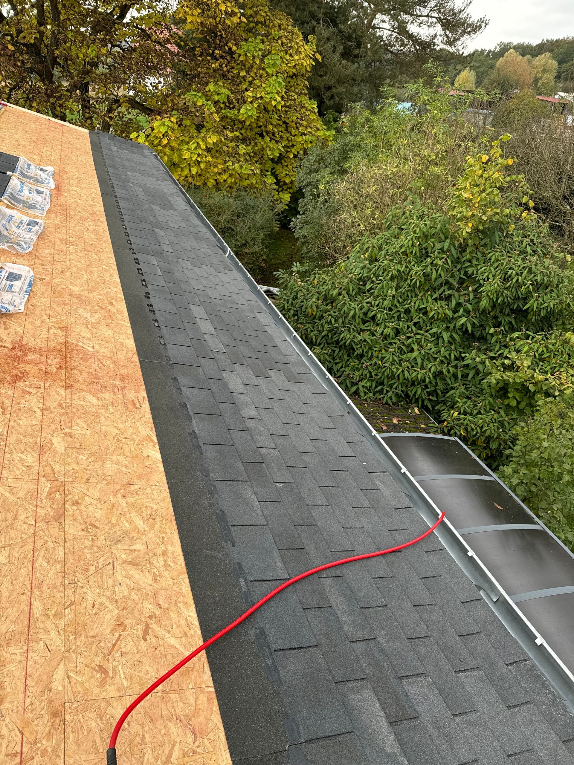 Chantier de couverture en bardeau bitumeux 