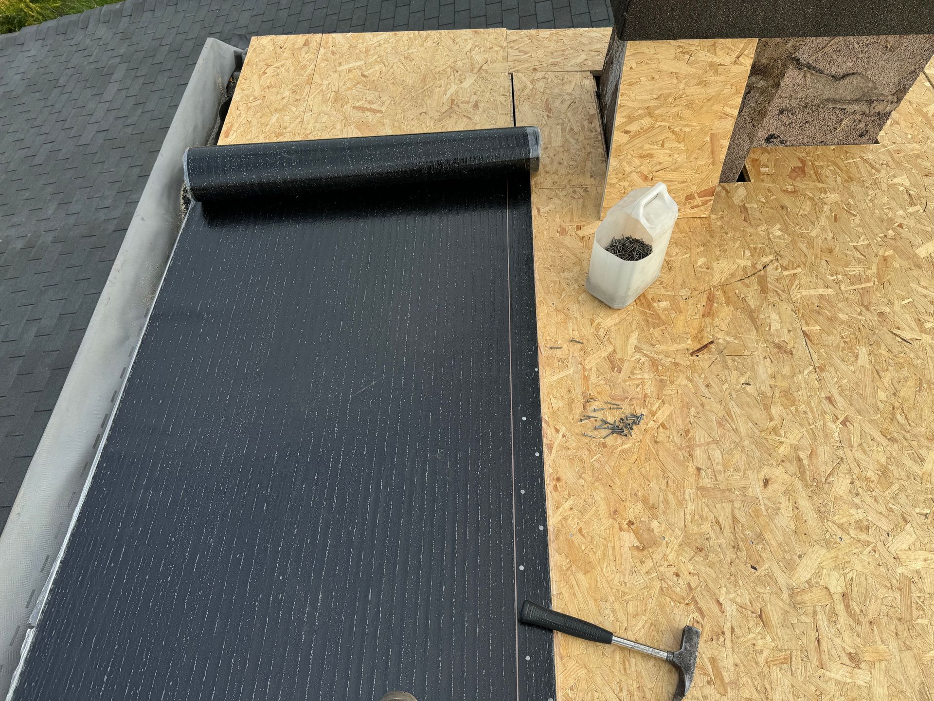 Début de chantier de couverture en shingle