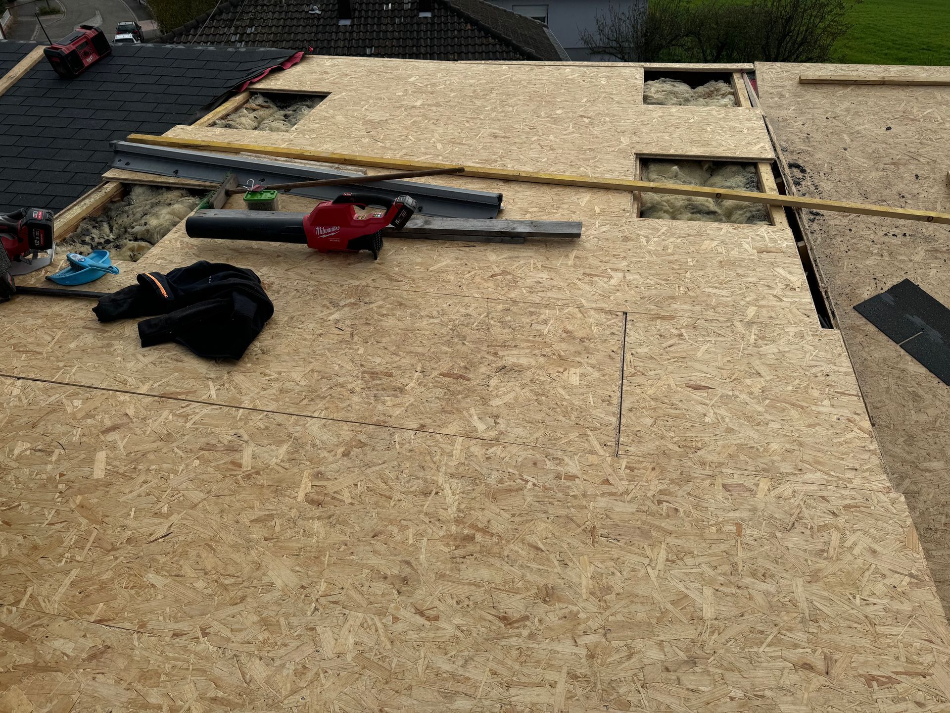 Préparation du chantier de couverture en shingle