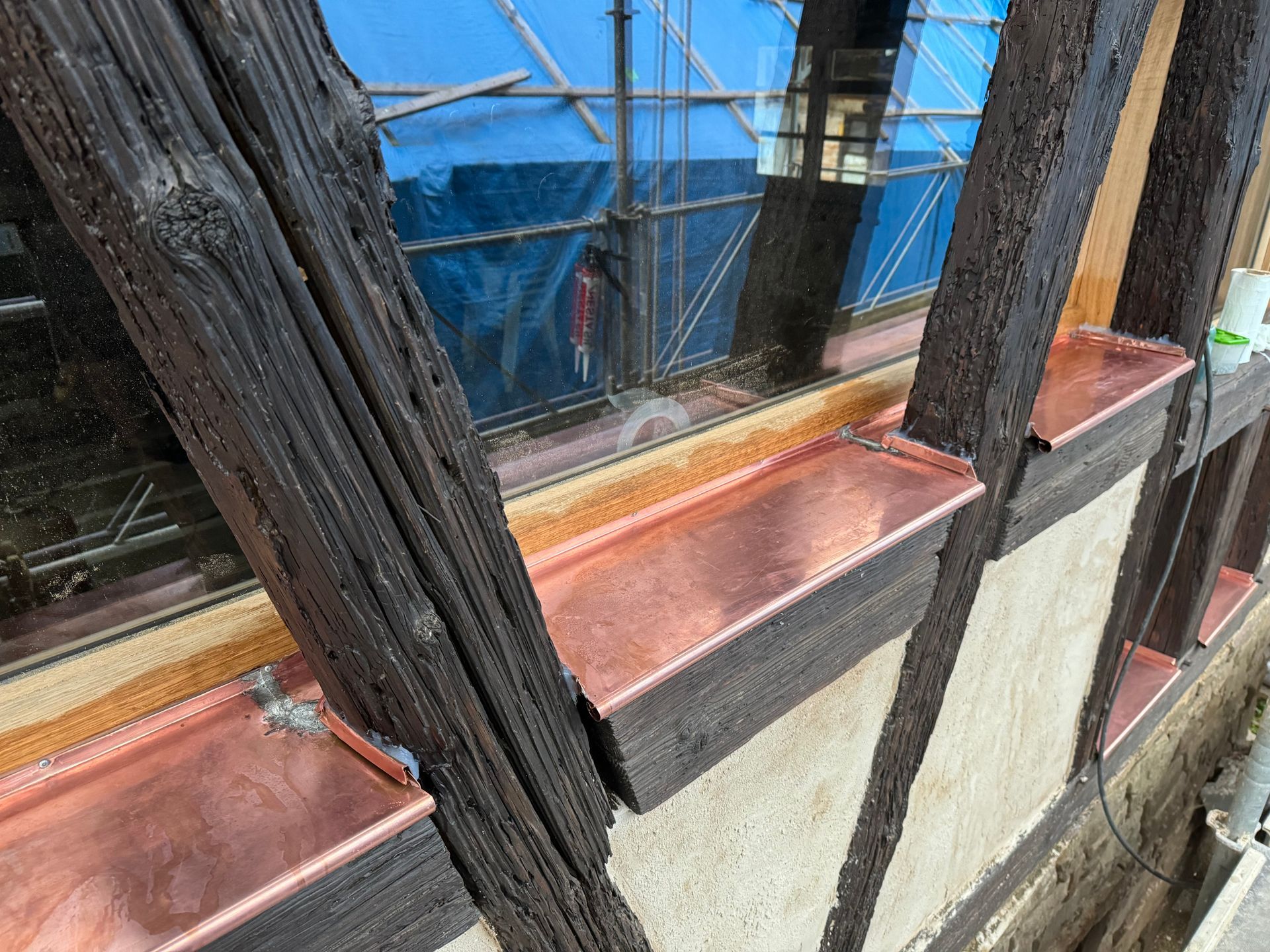 Gros plan sur le travail du cuivre