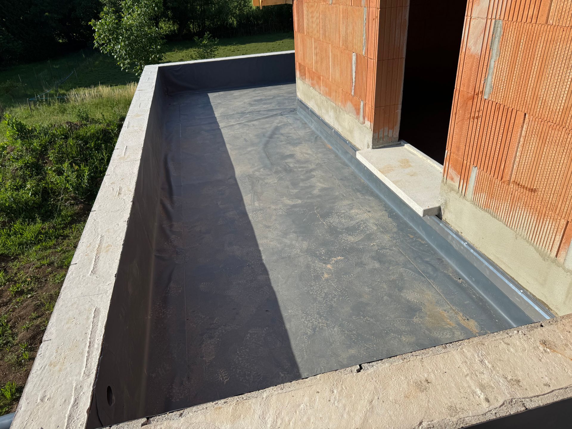 Chantier d'étanchéité par membrane PVC