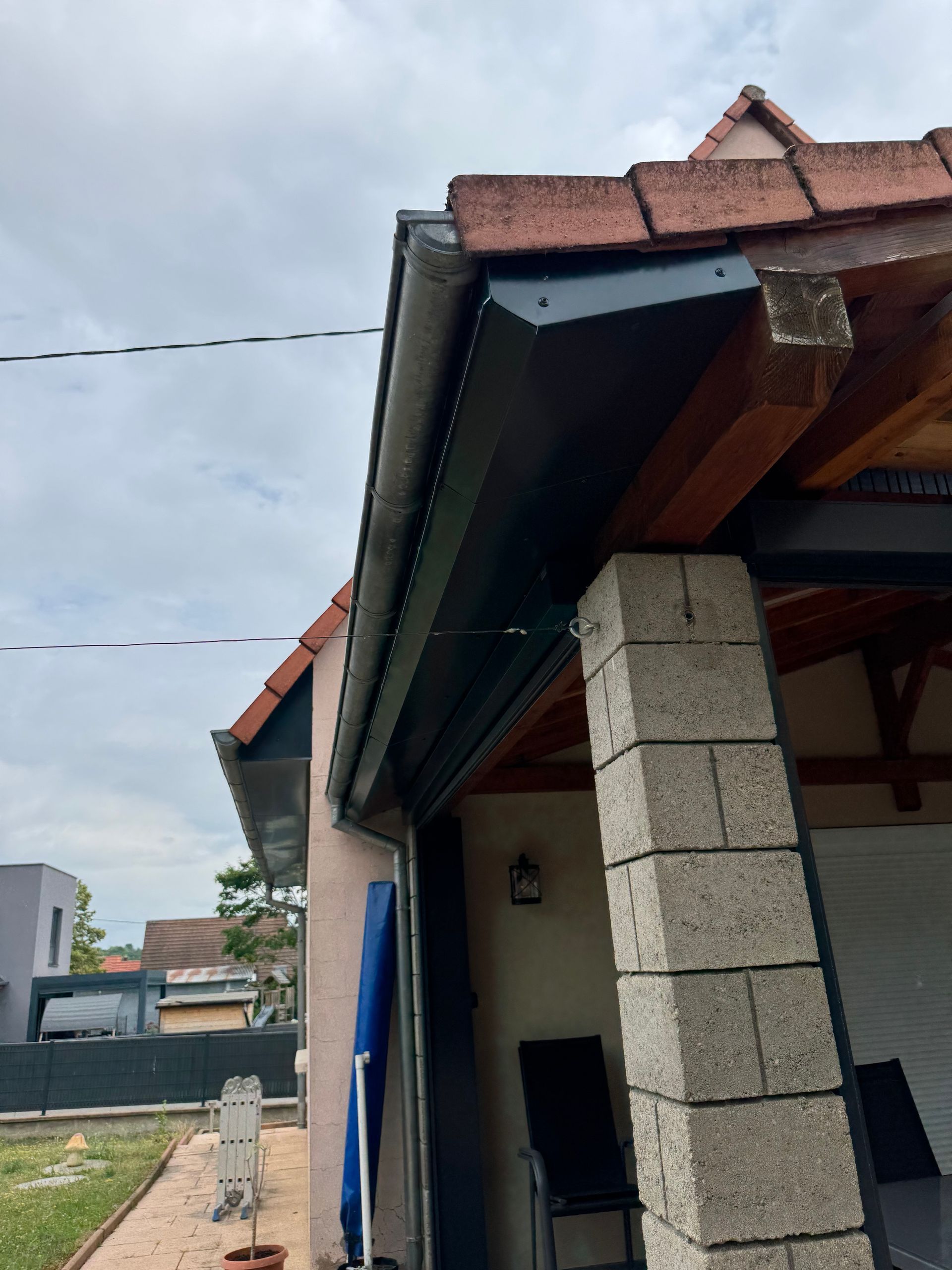 Detail sous toit avant