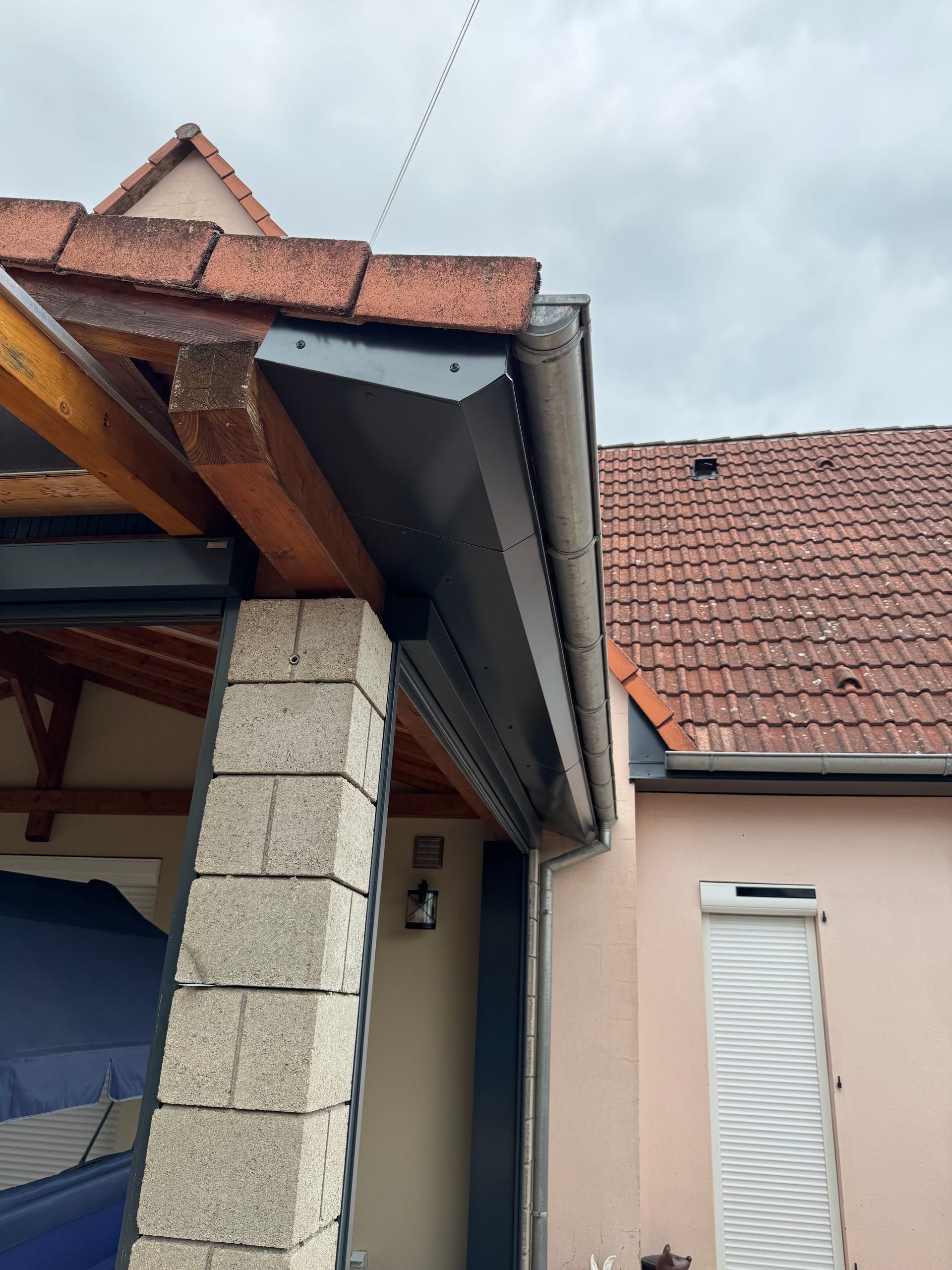 Détail dessous de toit