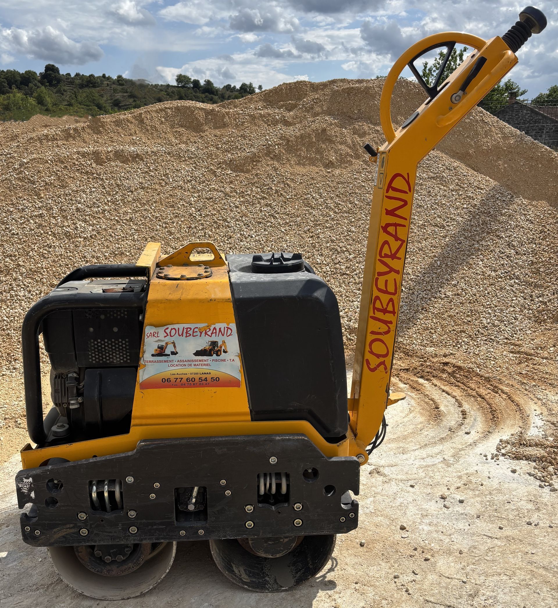 Niveleuse jaune et noire Soubeyrand
