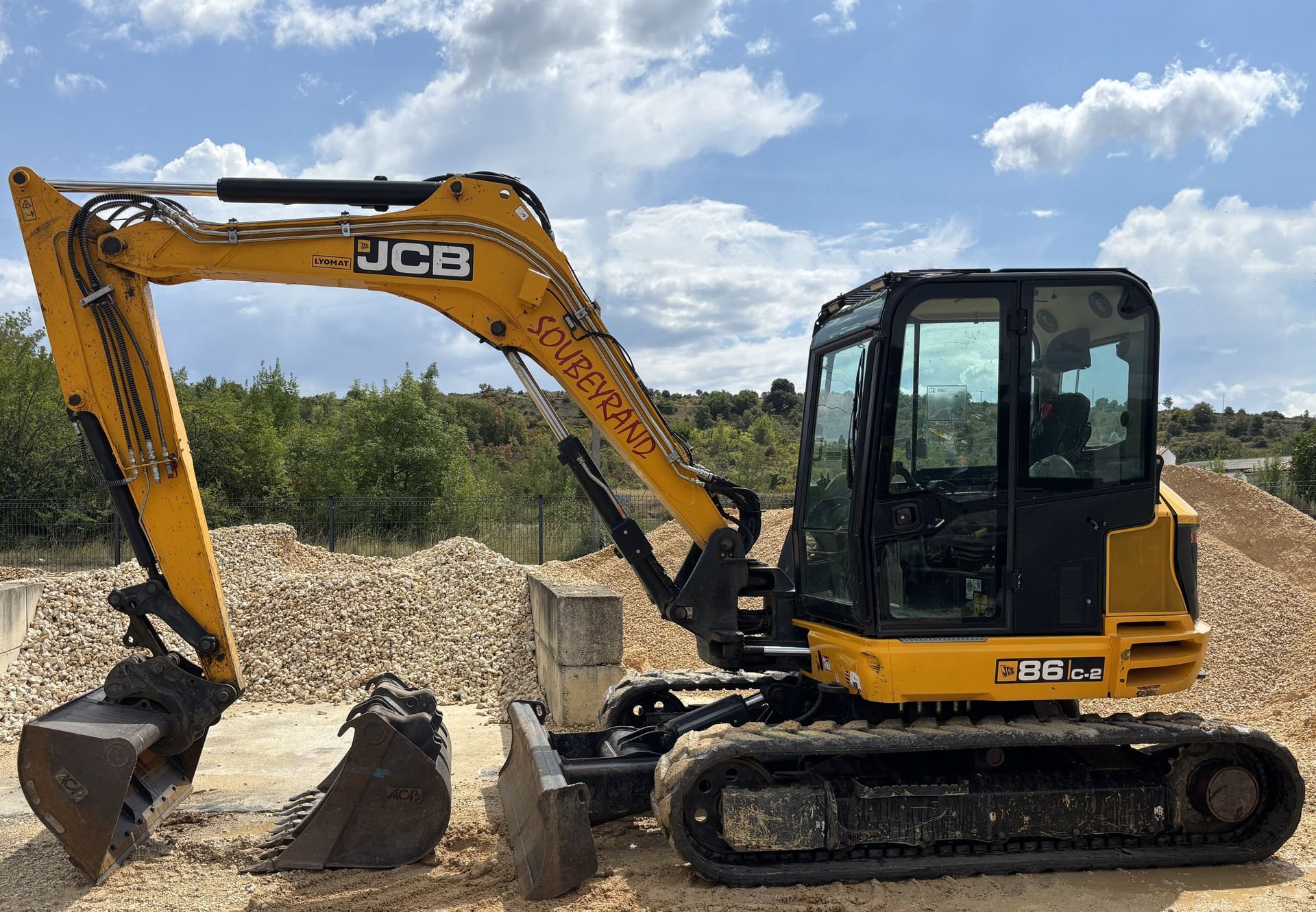 Pelleteuse UCB jaune et noire