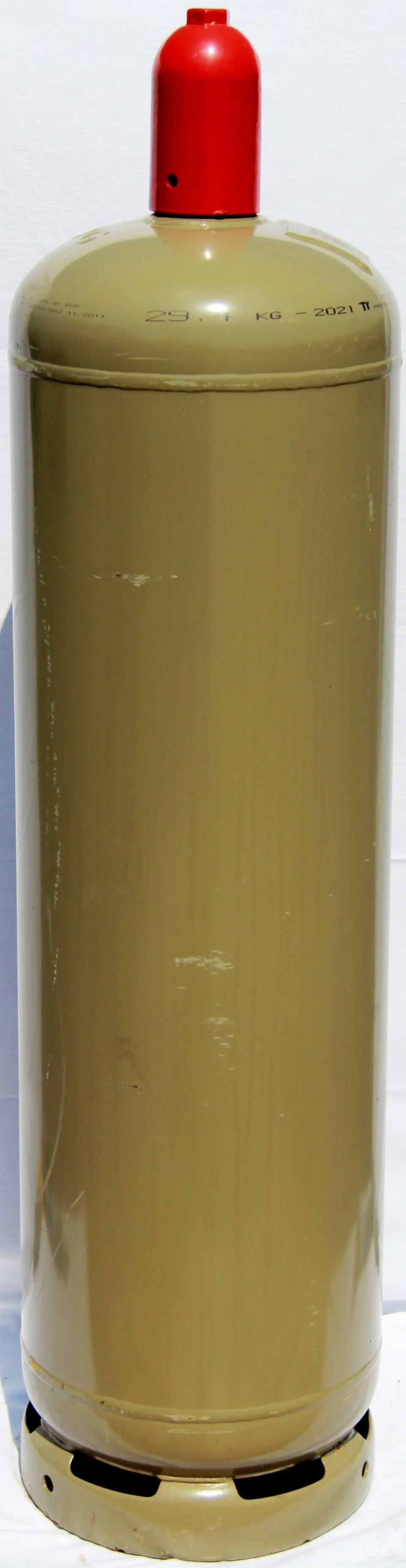 33 kg Nutzungsflasche, eine große Gasflasche mit einem roten Deckel auf weißem Hintergrund .