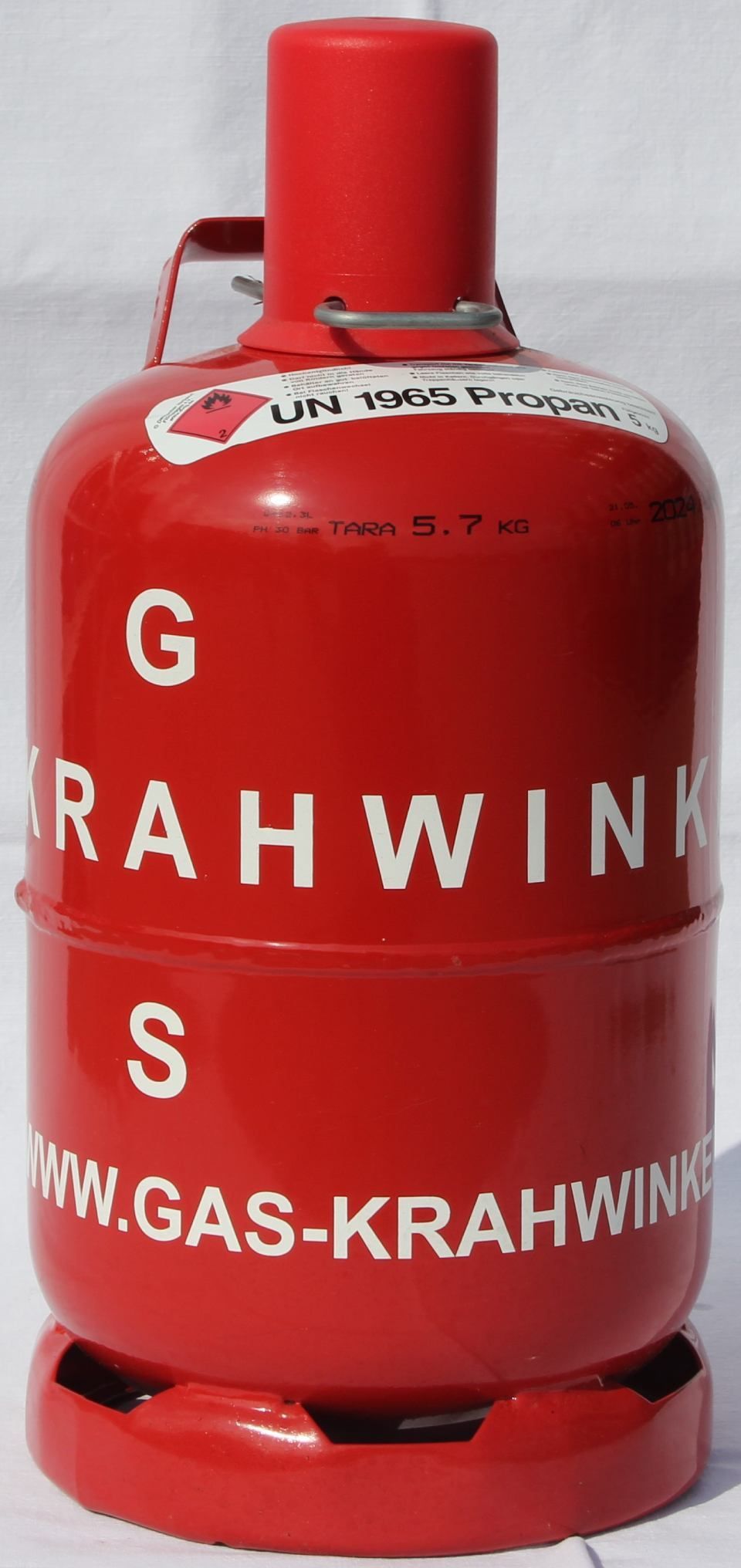 5 kg Pfandflasche, eine rote Gasflasche mit der Aufschrift gas krahwinkel