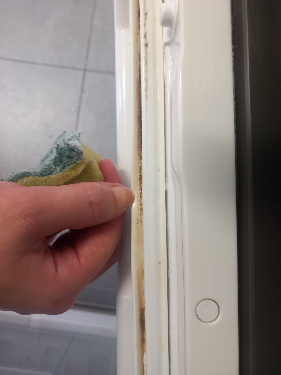 Fensterrahmen reinigen