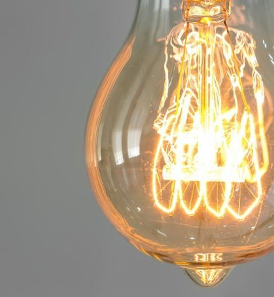 Ampoule avec un filament allumé