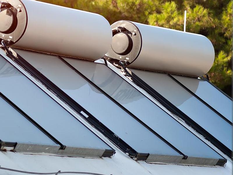 Panneaux solaires sur un toit