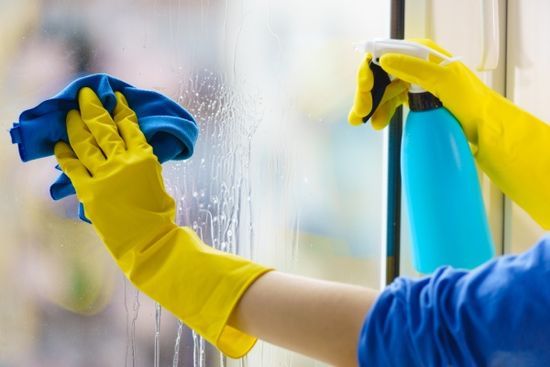 Putzkraft reinigt Glas