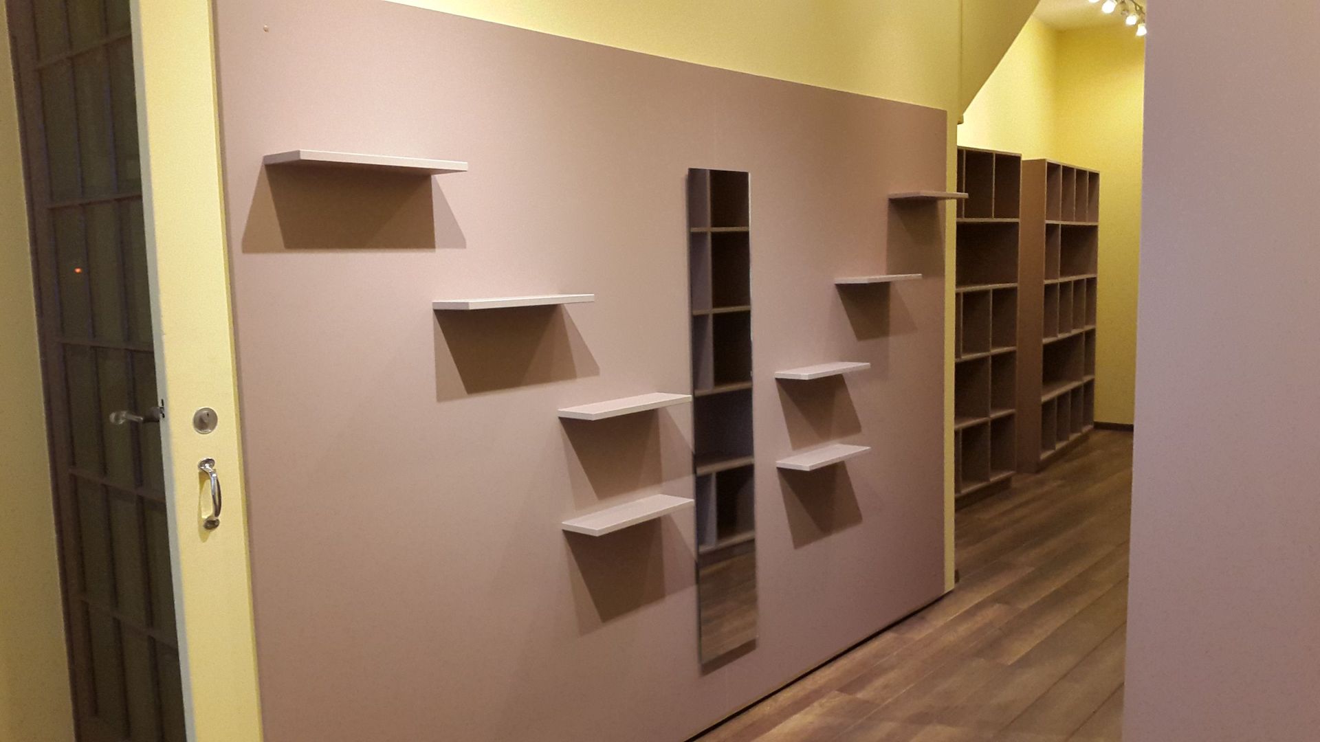 Présentoir boutique - Menuiserie Barras