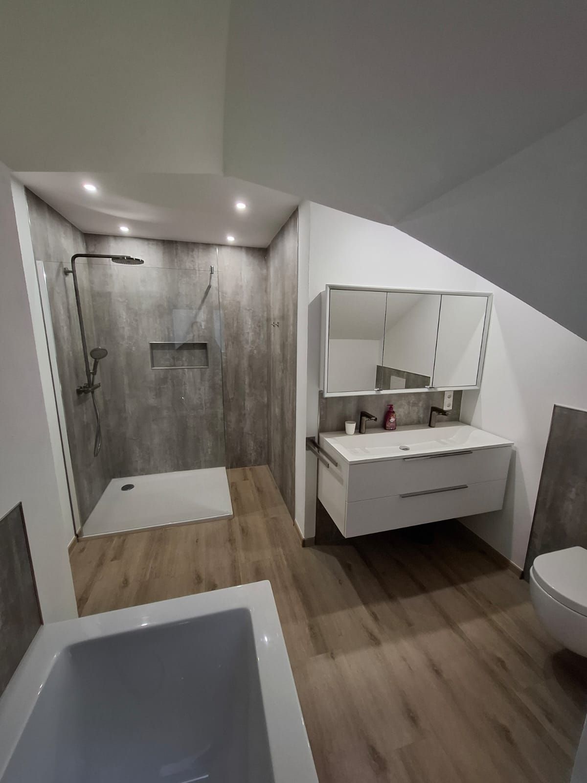 Helles, modernes Bad