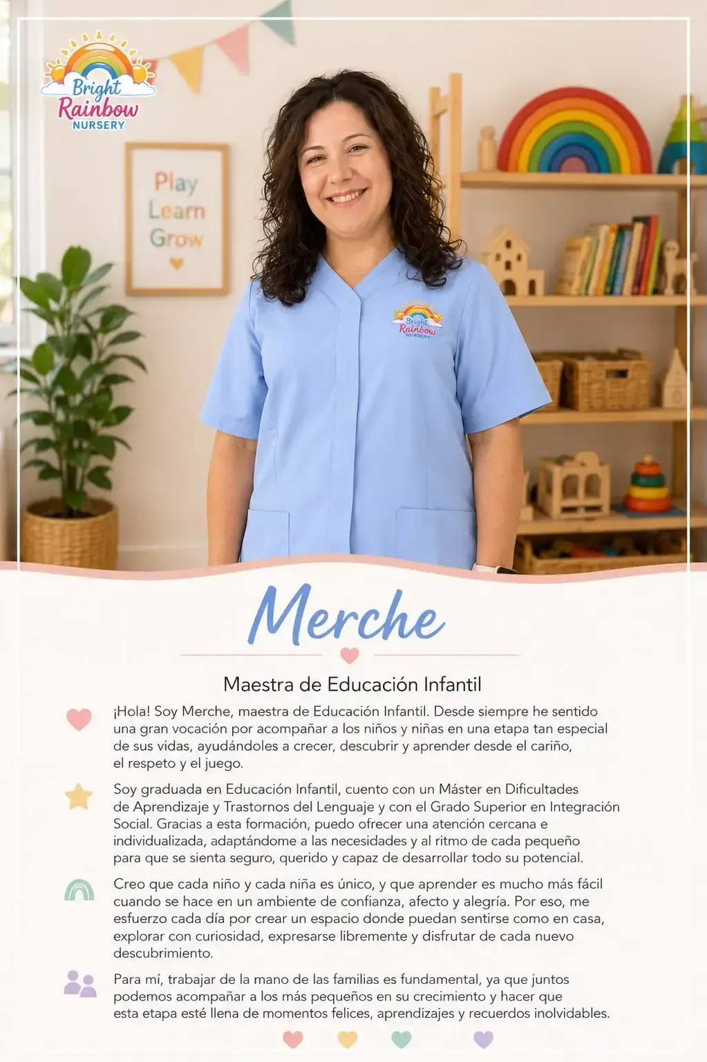 Educadora sonriente con un polo azul claro en un colorido folleto de clase titulado “Merch”.