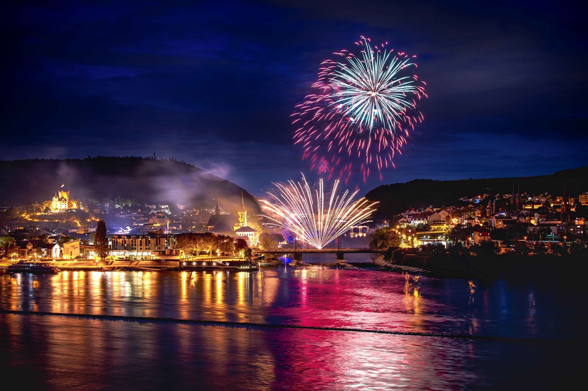 Feuerwerk über Bingen am Rhein