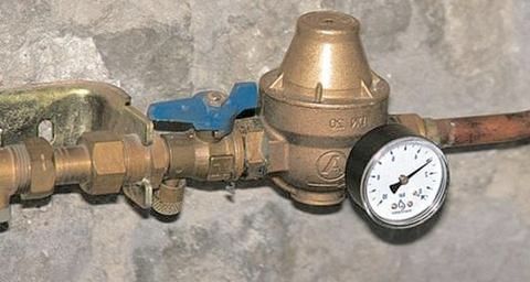 Réducteur de pression installé sur un réseau de plomberie
