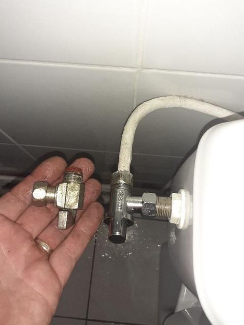 Avant/Après des modifications d'une évacuation d'eaux usées sur un évier