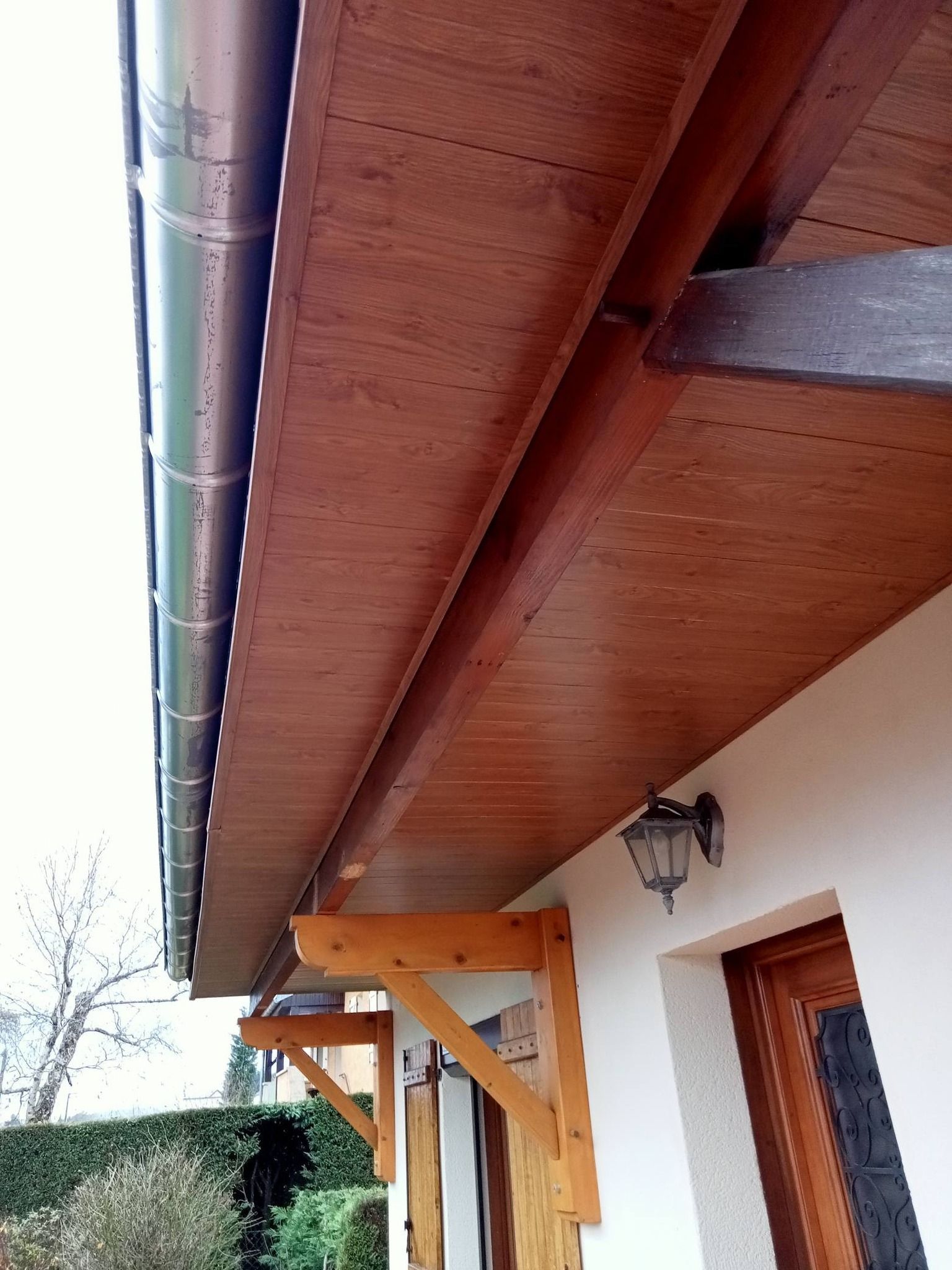 Réfection Sous bassement de toit plus planche bandeau en PVC chêne liège RULLY