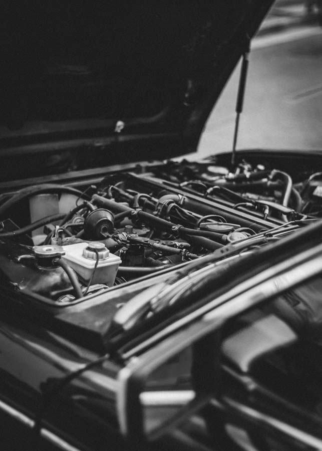 Capot d'une voiture ouvert