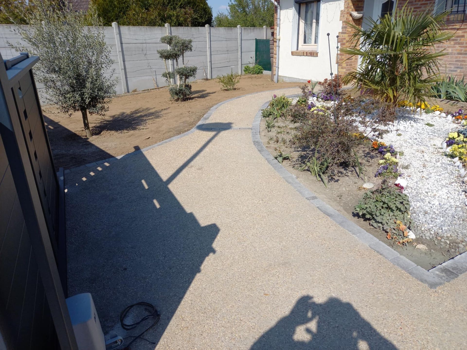 Aménagement et entretien d'un jardin.