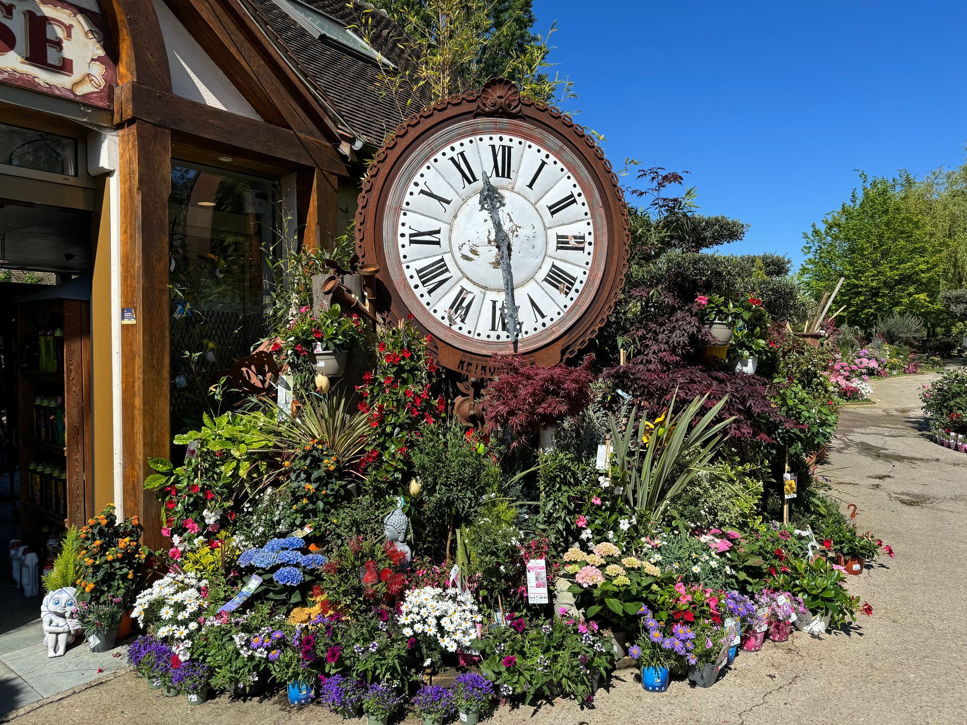 Horloge dans le parc paysager
