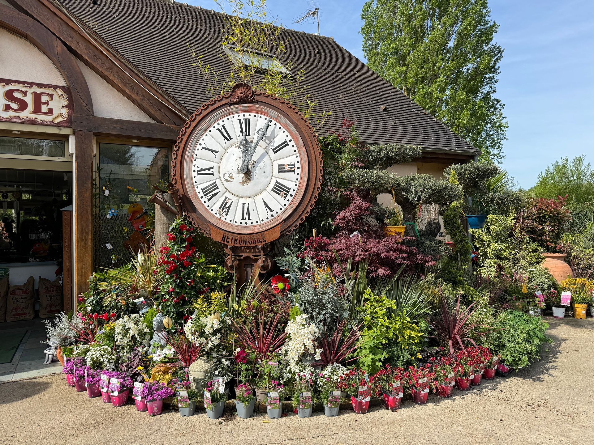 Grande horloge à l'extérieur