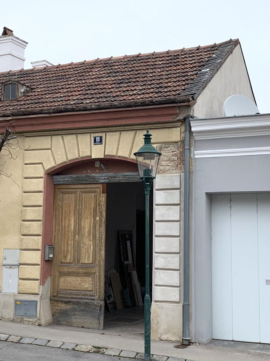 Ein Gebäude mit der Nummer 19