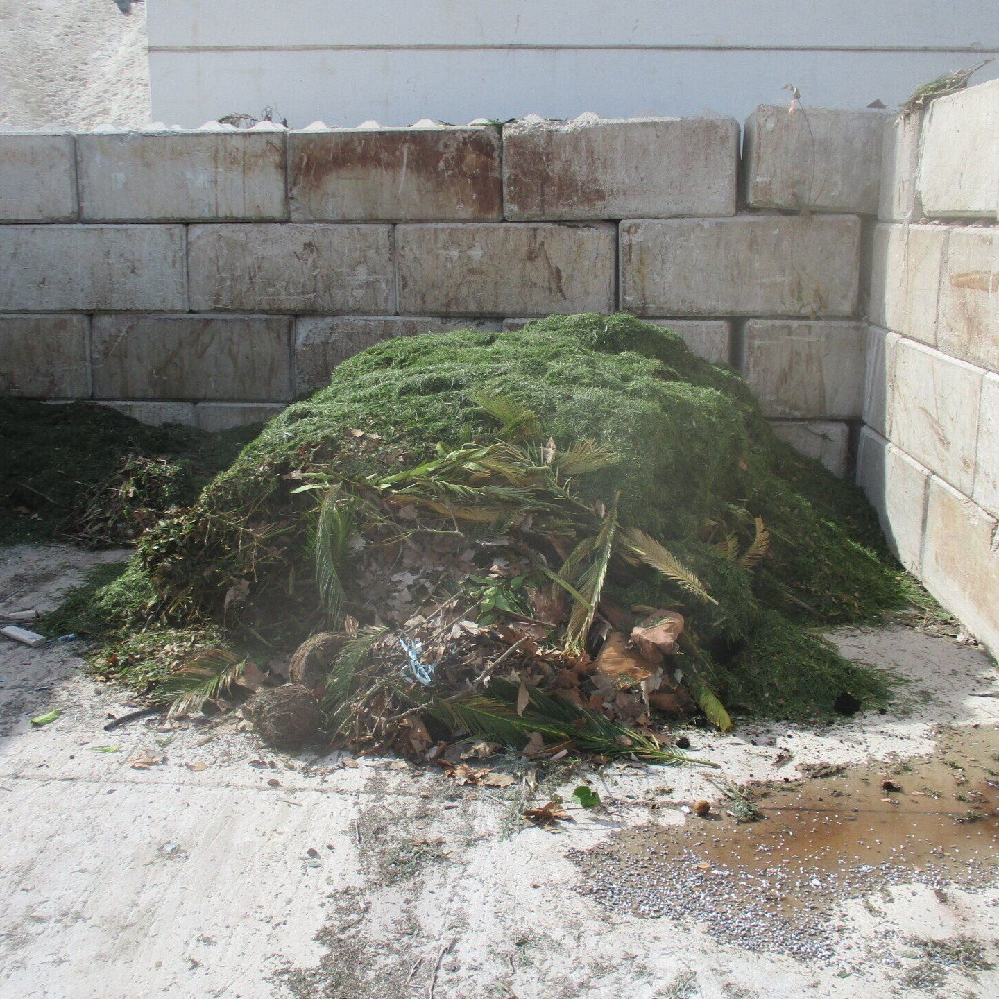 Entreposage de déchets verts en extérieur