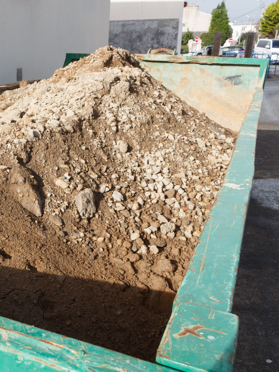 Benn remplie de terre propre