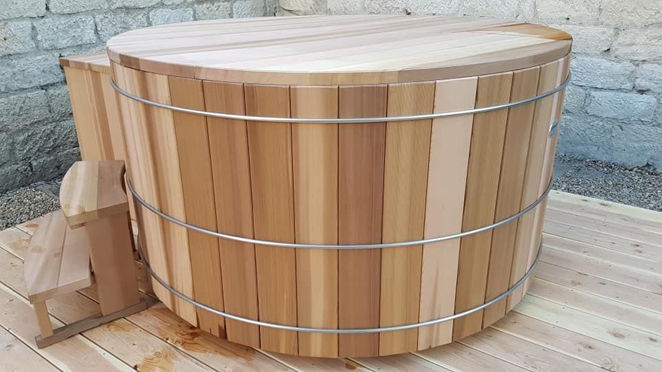 Un bain nordique en bois.