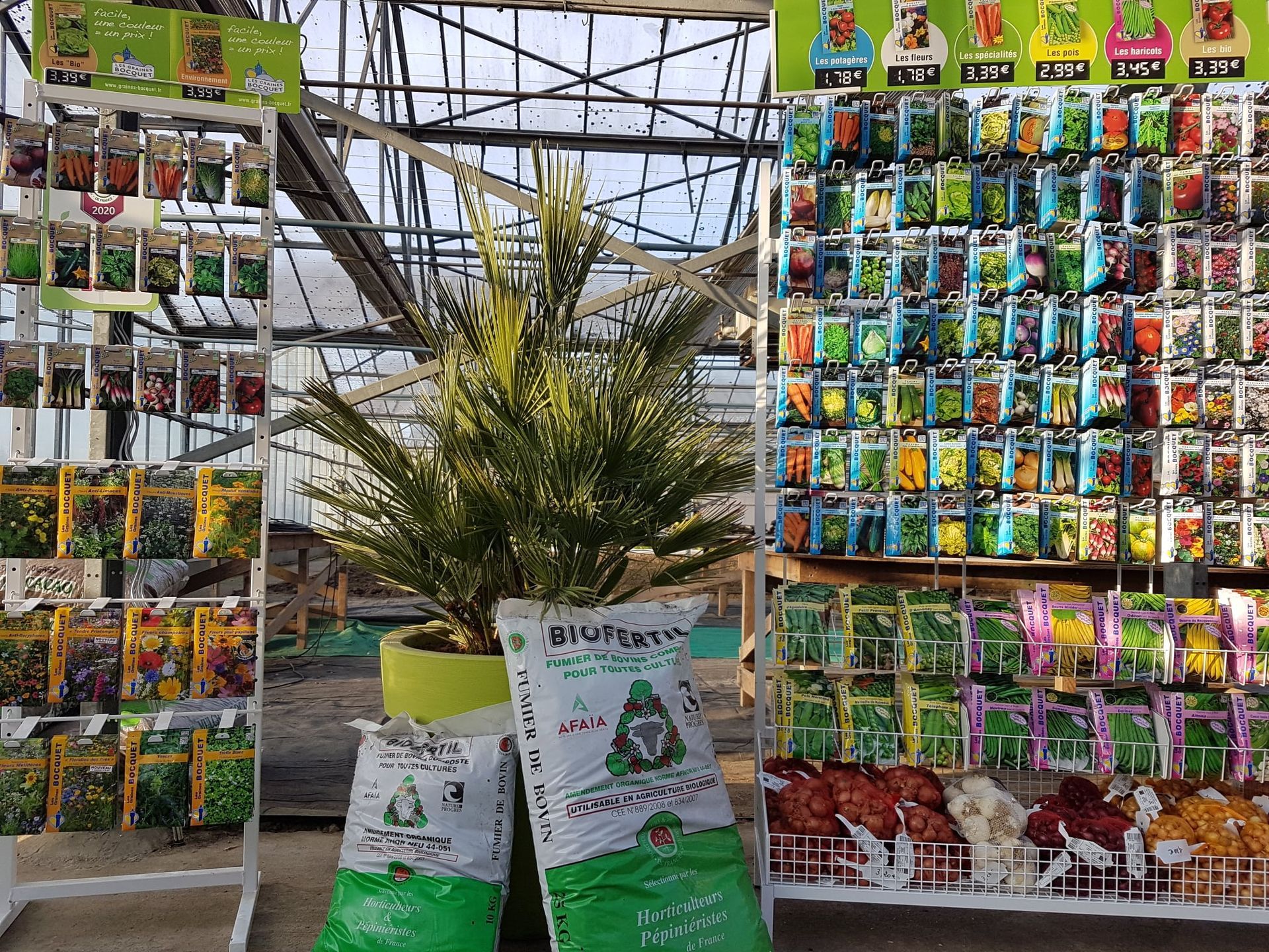 Deux sacs de terreau et graines pour le potager