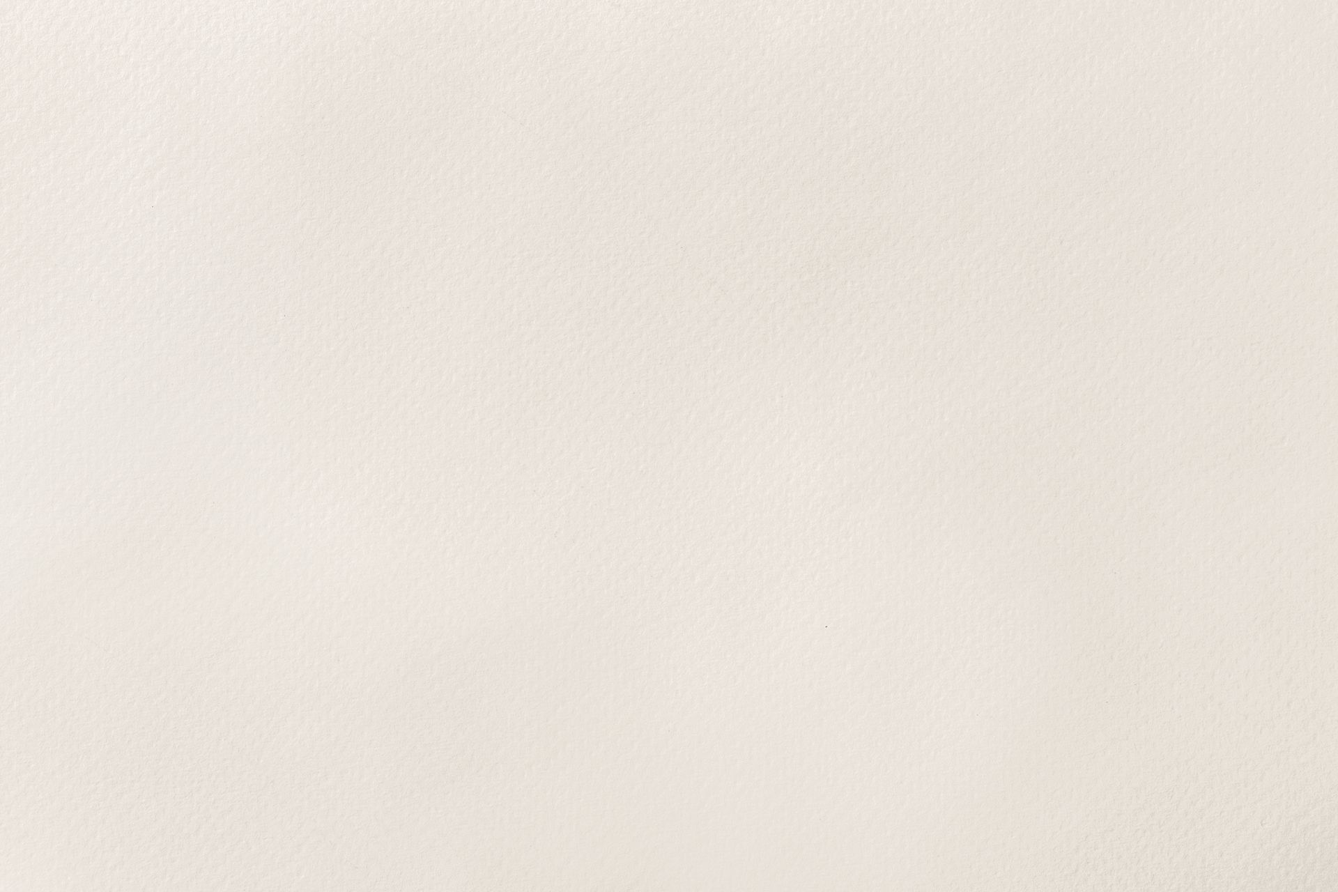 Fond de mur texturé beige uni.