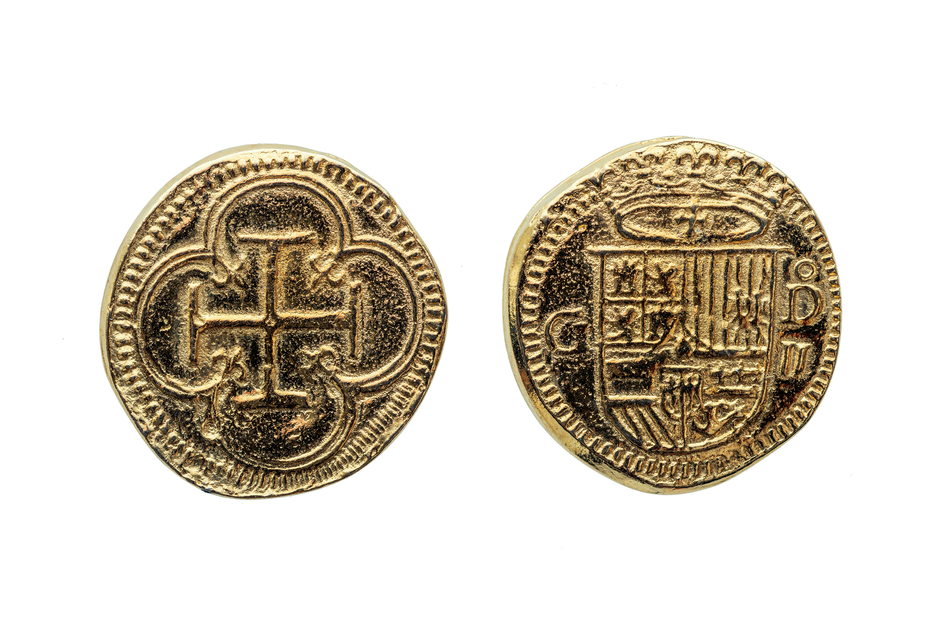 Set de deux pièces en or antiques l'une à côté de l'autre