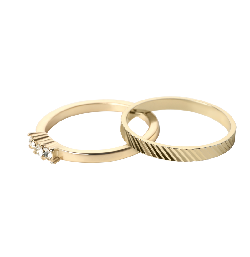 Set d'une bague de fiançailles et de son alliance