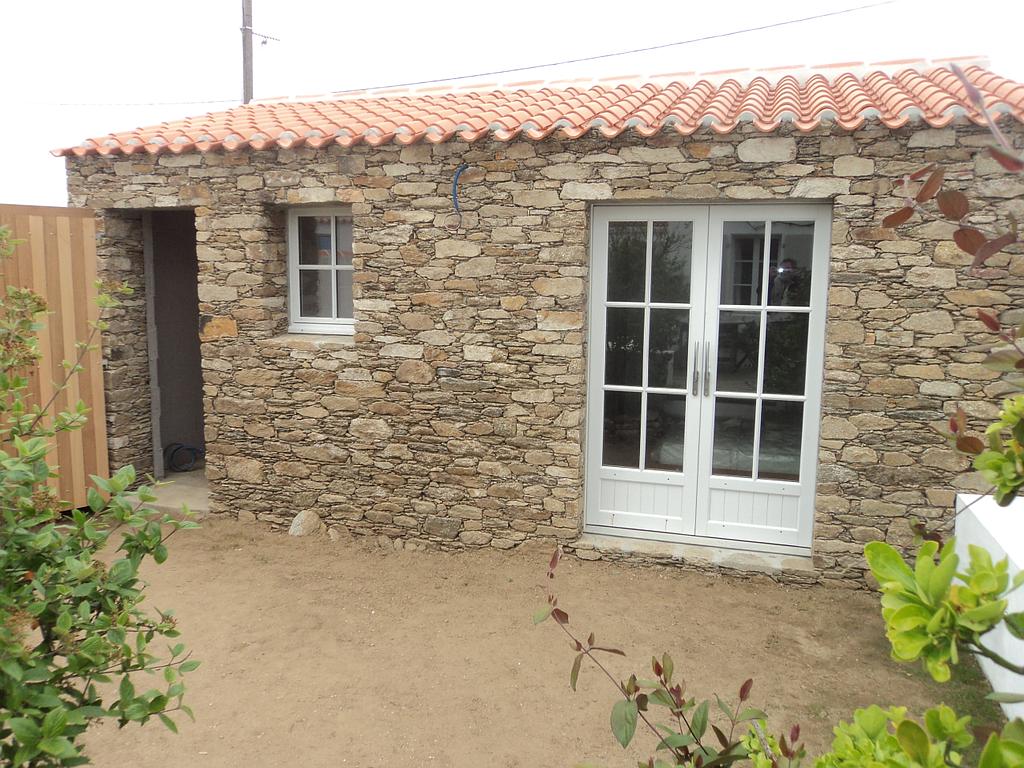 Vieille maison façade à rénover