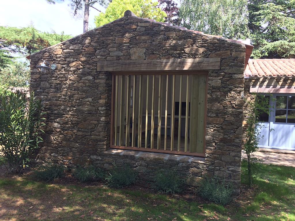Façade d'une vieille maison en pierre