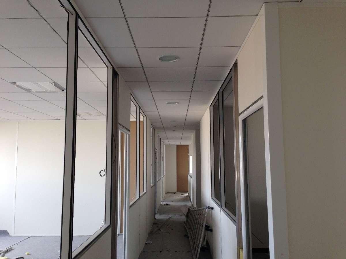 Pose de cloisons mobiles