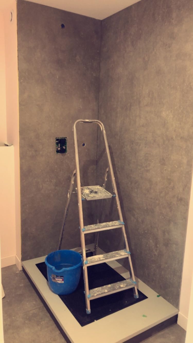 Pose de carrelage dans une douche