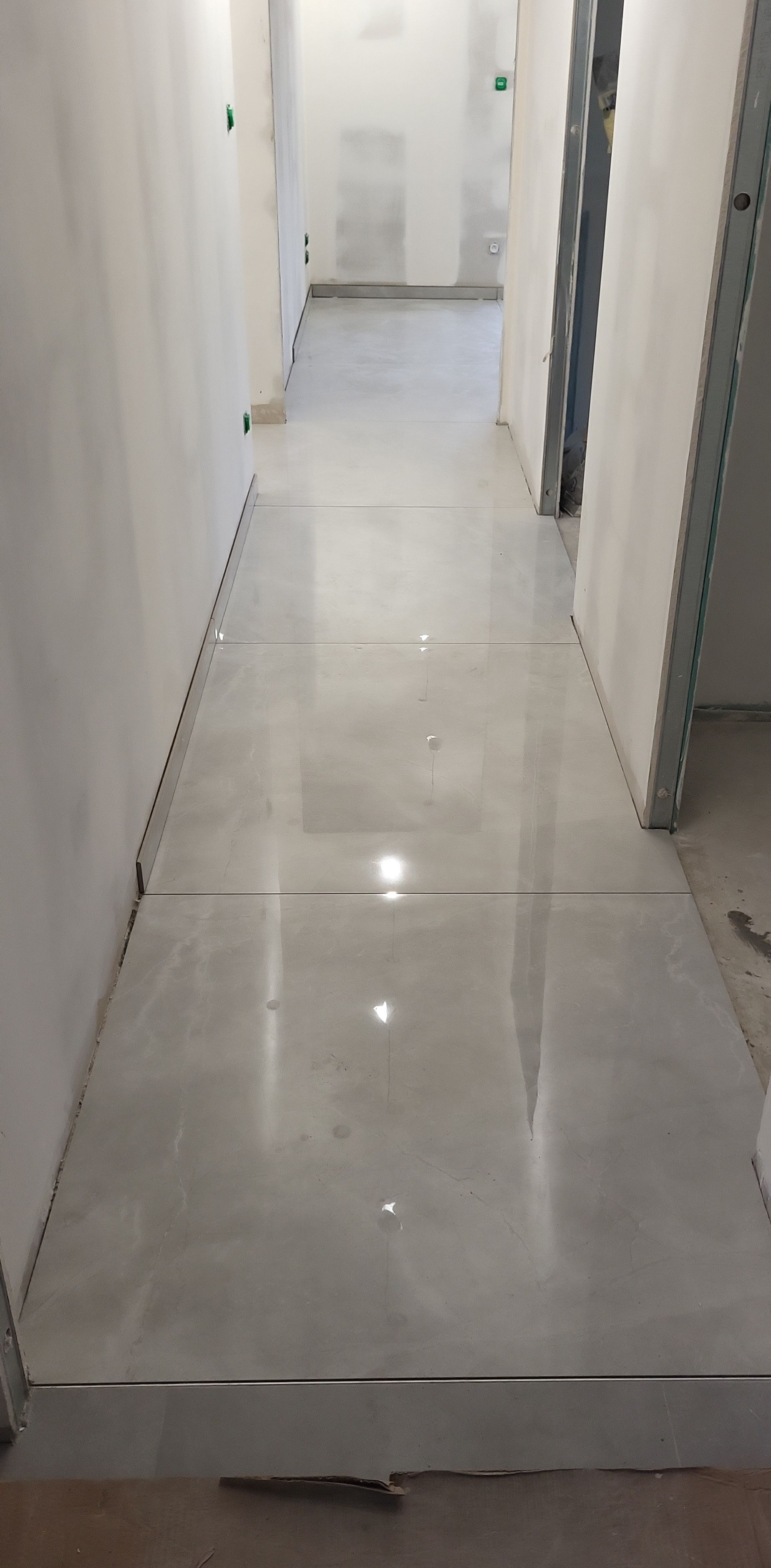 Couloir en carrelage