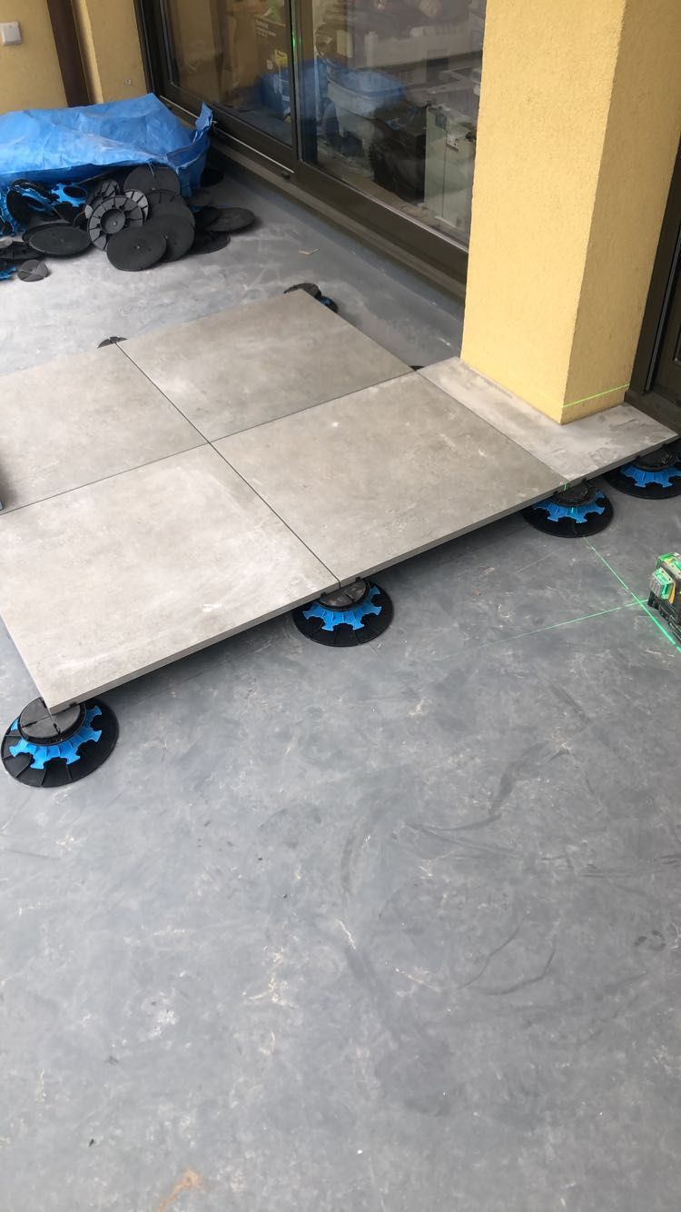 Pose de carrelage sur plot