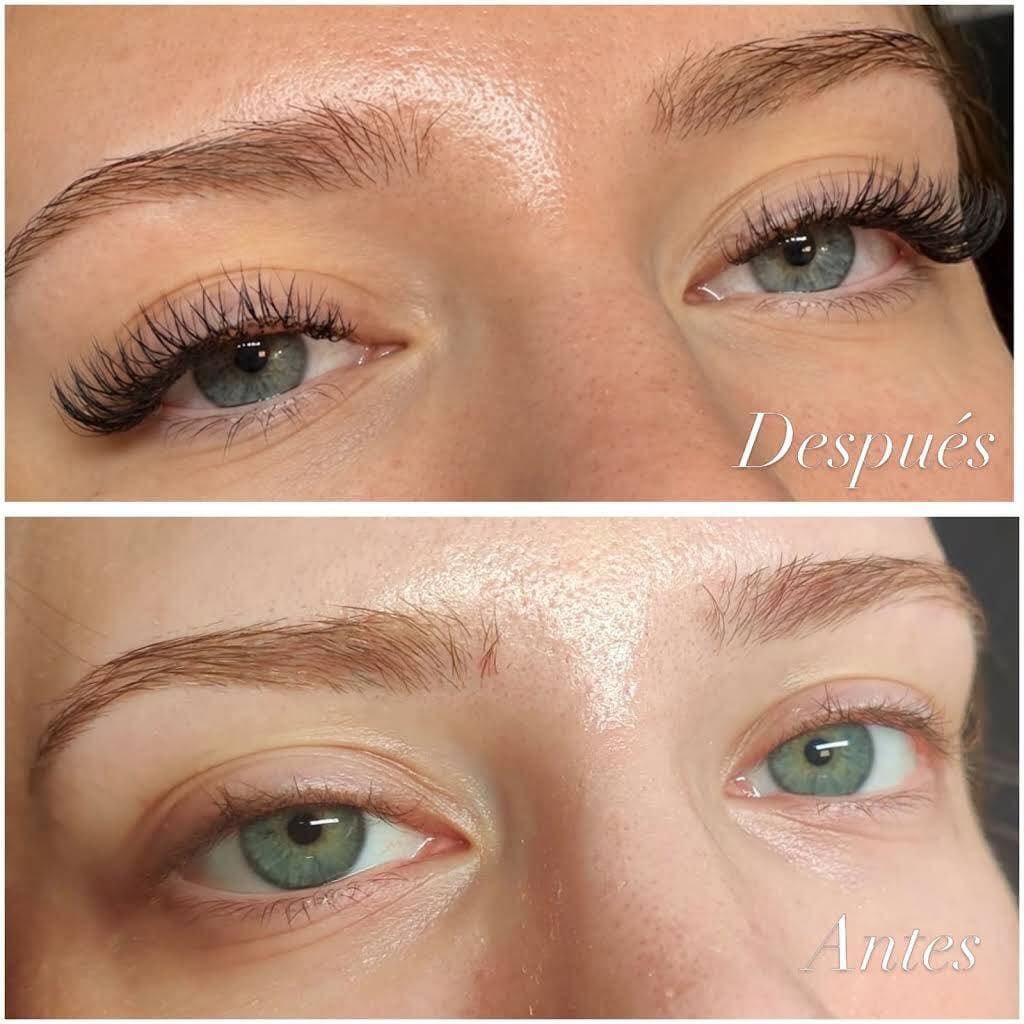 Primer plano de los ojos antes y después de la aplicación de extensiones de pestañas, etiquetados como “Antes” y “Después”.
