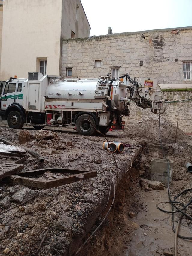 Intervention avec un camion hydrocureur