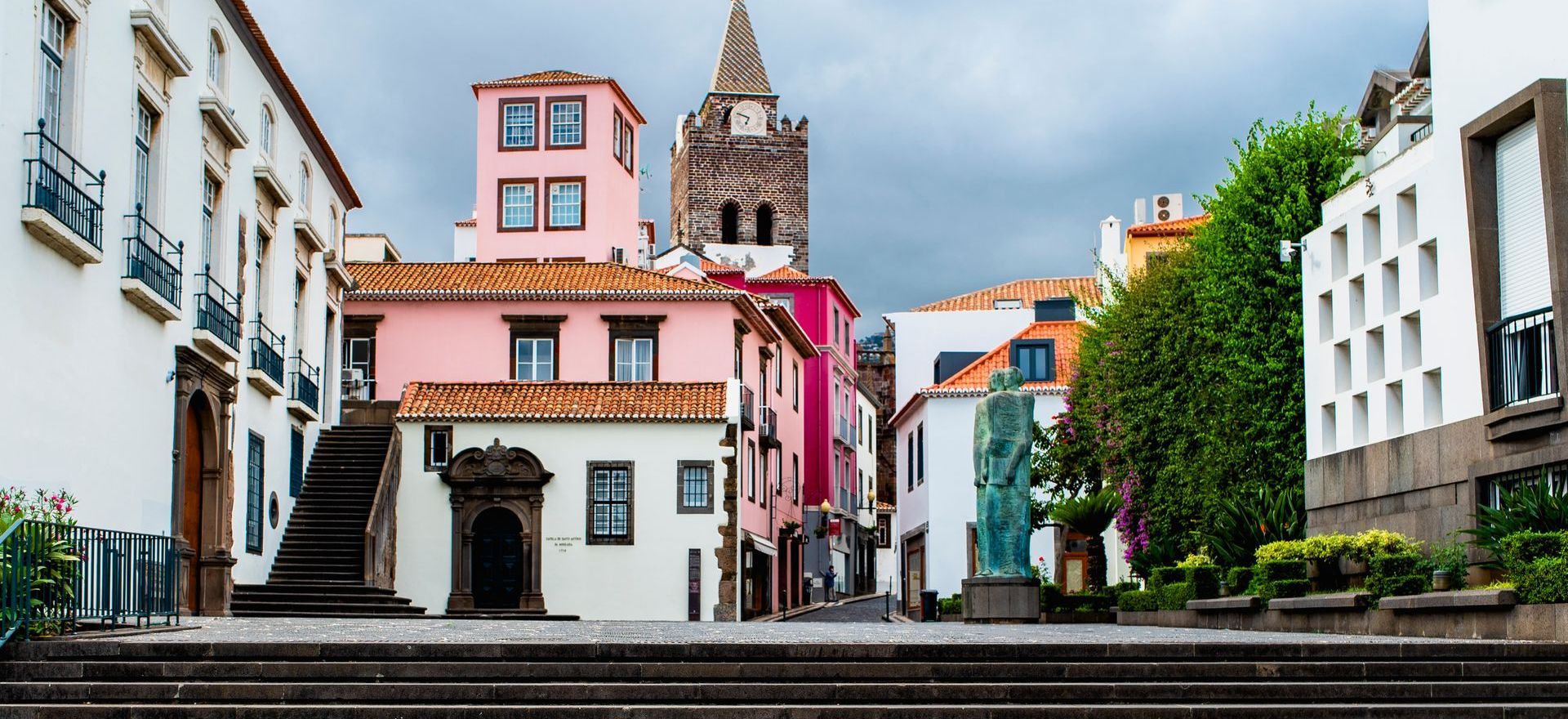 A city street with a pink building in the middle