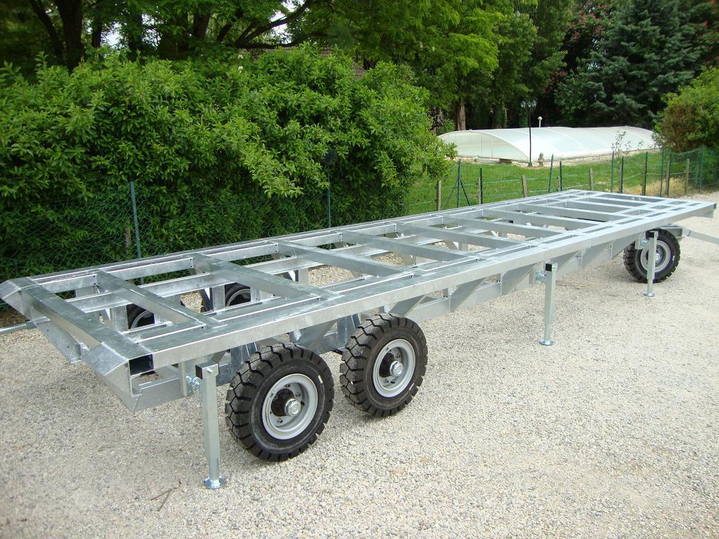 Châssis pour remorque industrielle avec roues