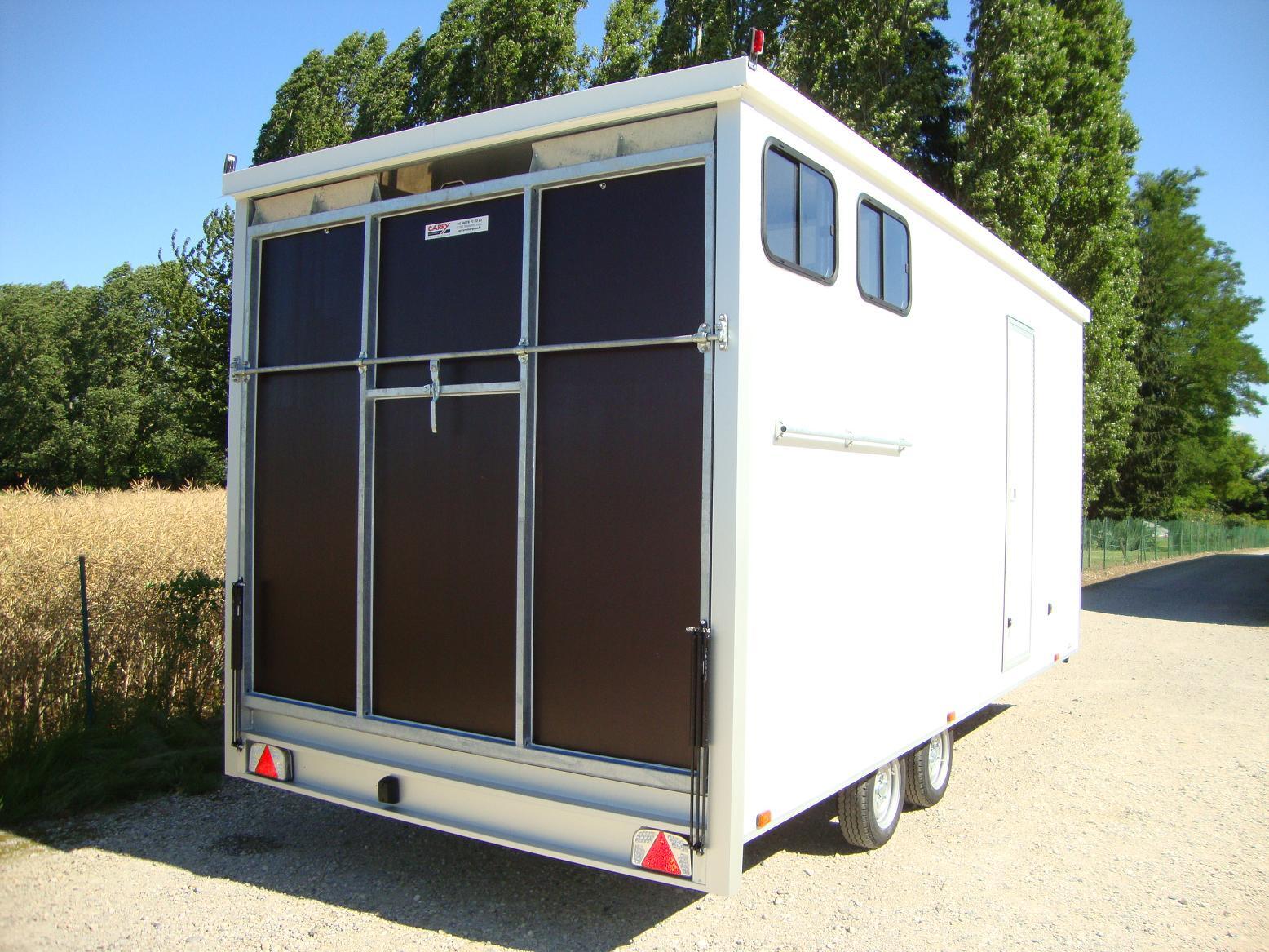 Van chevaux mixte et calèche