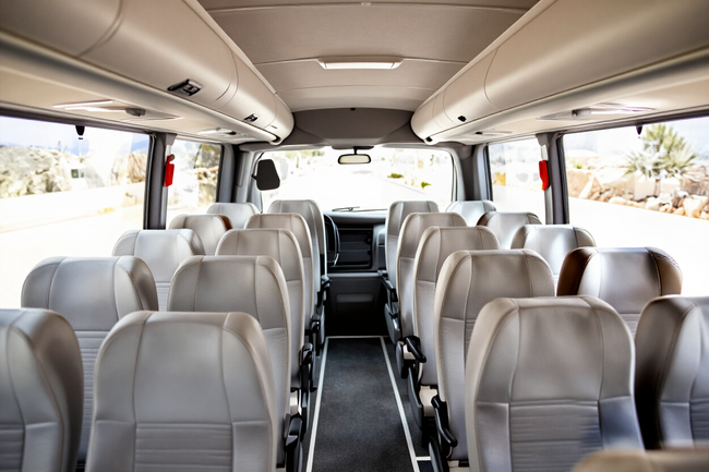Interior de minibús para traslados en Ibiza