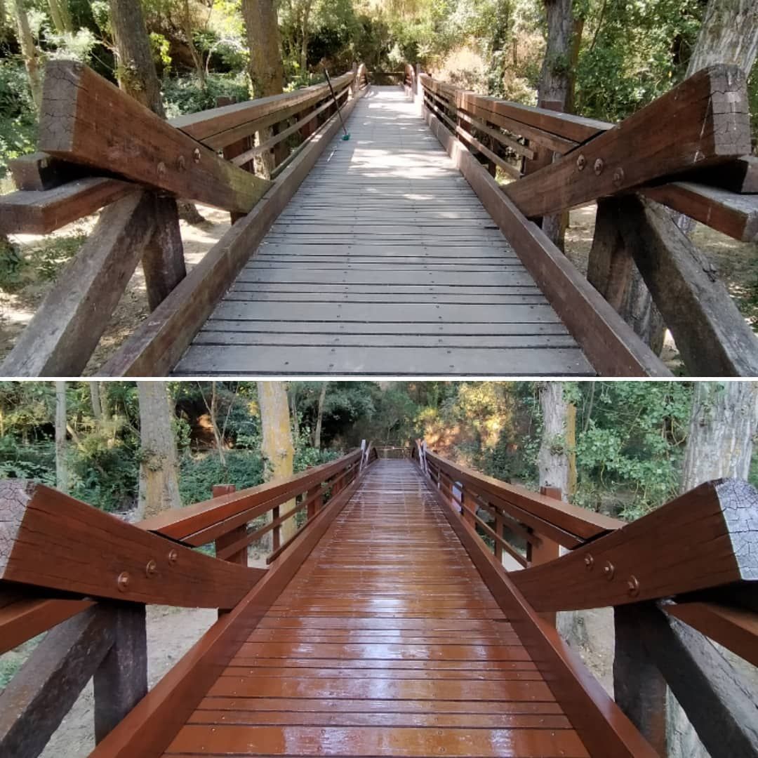 Una foto de antes y después de un puente de madera.