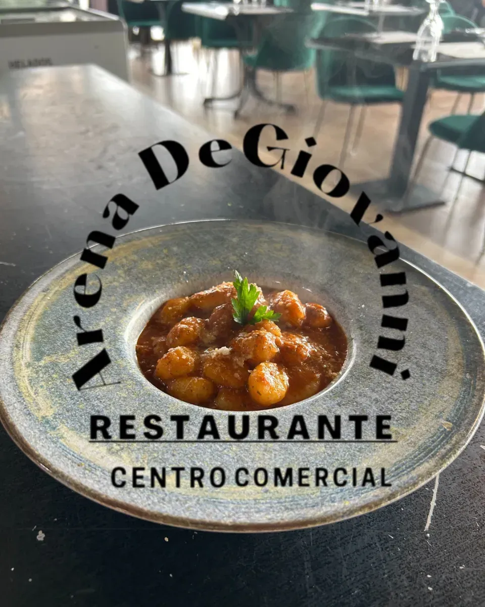 Un plato de comida del restaurante Arena de Giovanni del centro comercial.